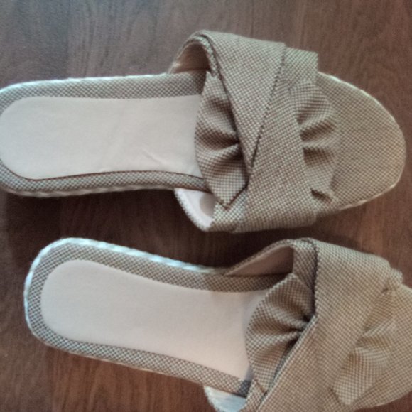 Comfy Slide - Picture 2 of 4